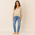 Pullover Mara in Beige, getragen von unserem Model