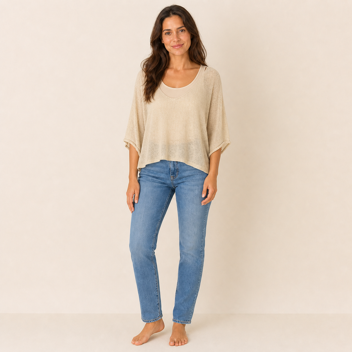 Pullover Mara in Beige, getragen von unserem Model