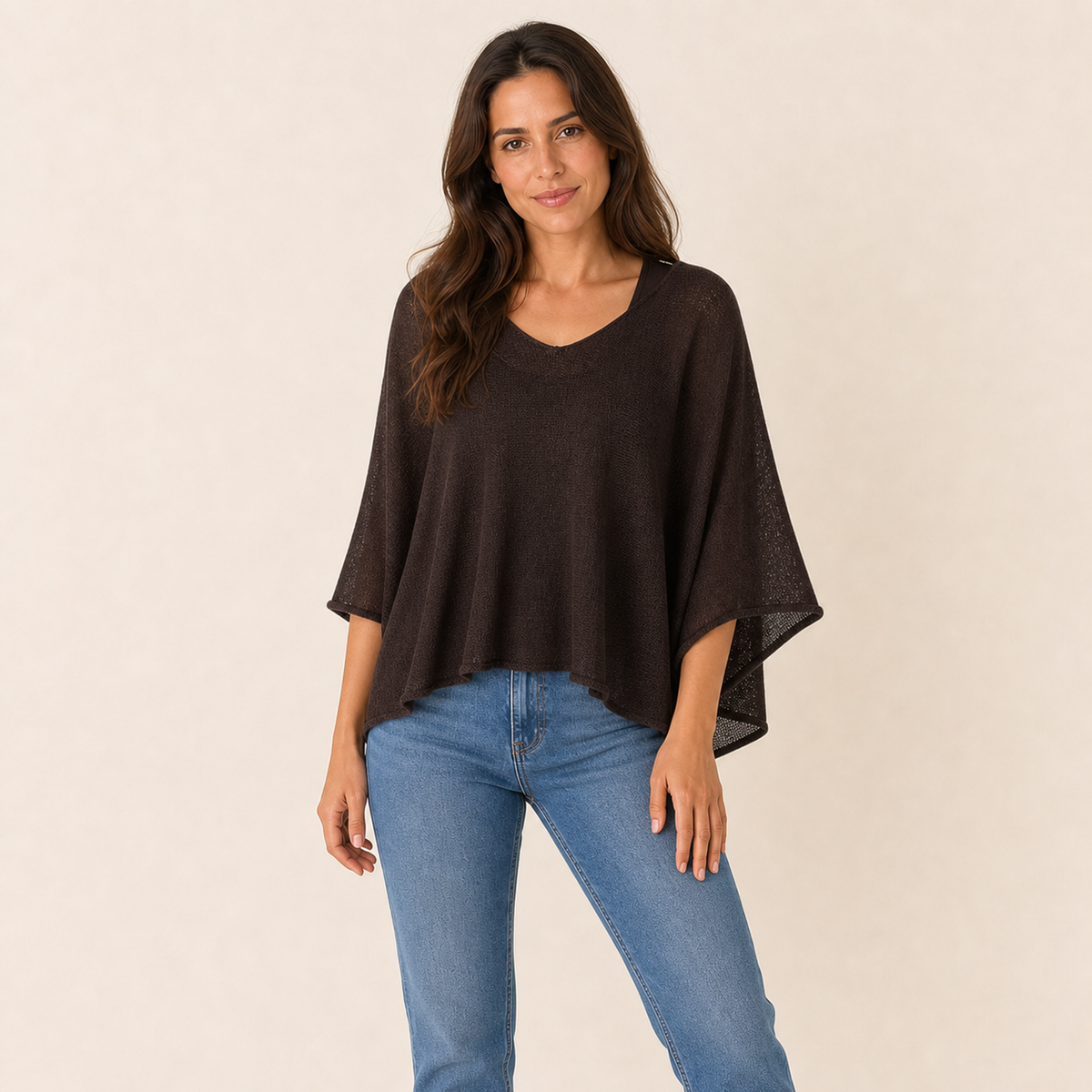 Pullover Mara in Braun, getragen von unserem Model