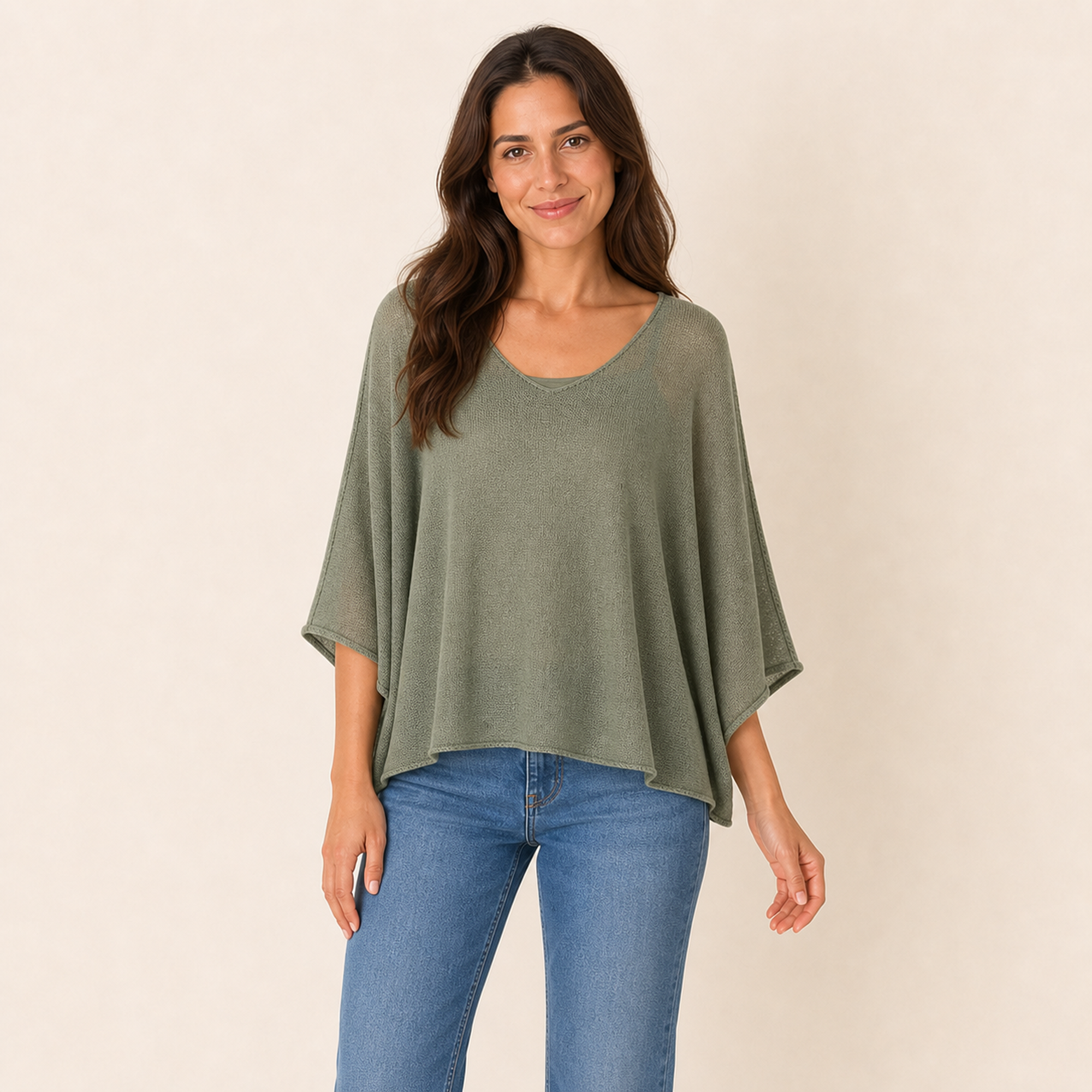 Pullover Mara in Kaki, getragen von unserem Model